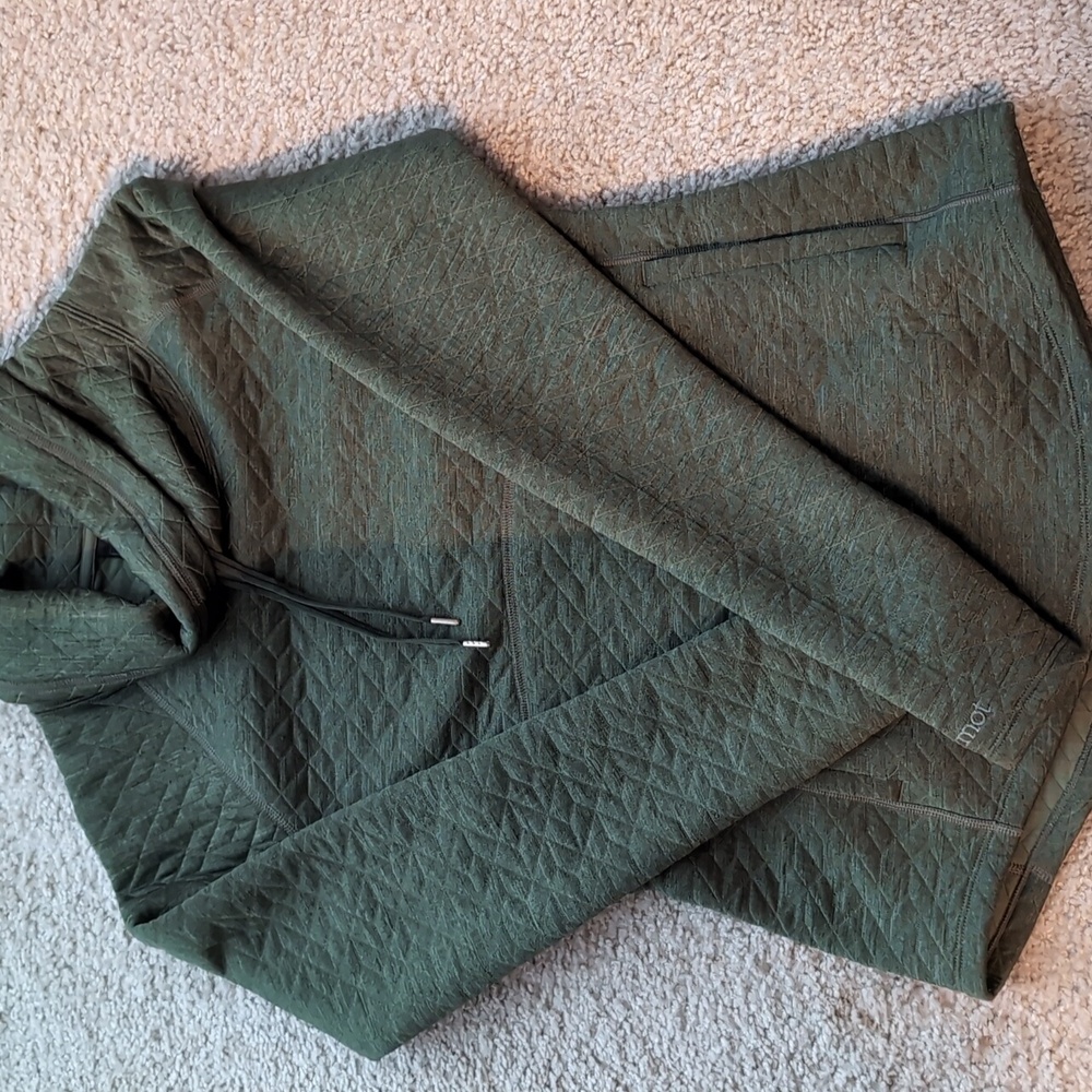 Marmot sweater